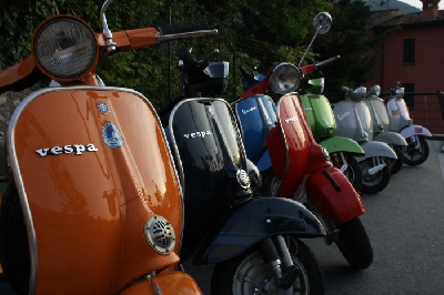 2RADUNO D EPOCA IN NOTTURNA VESPA SOTTO LE STELLE Salizzole verona